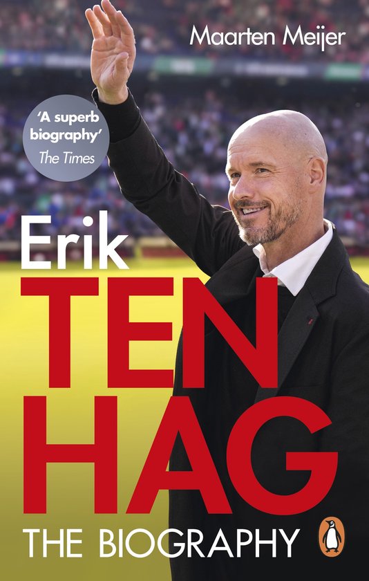 Boekomslag van 'Erik TEN HAG THE BIOGRAPHY'. Maarten Meijer, Erik ten Hag zwaait met zijn hand.