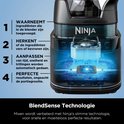 Illustratie van de BlendSense technologie van de Ninja blender, met waterige effecten en lijnen die de sensoren weergeven.