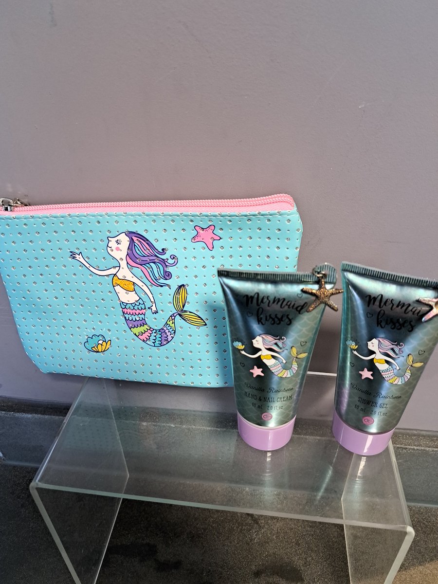 Goedkoopste geschenk set voor kinderen - zeemeermin - douche gel - hand en nagelcreme - toiletzakje - vanille - glitters - verjaardag - kerst - sinterklaas geschenk