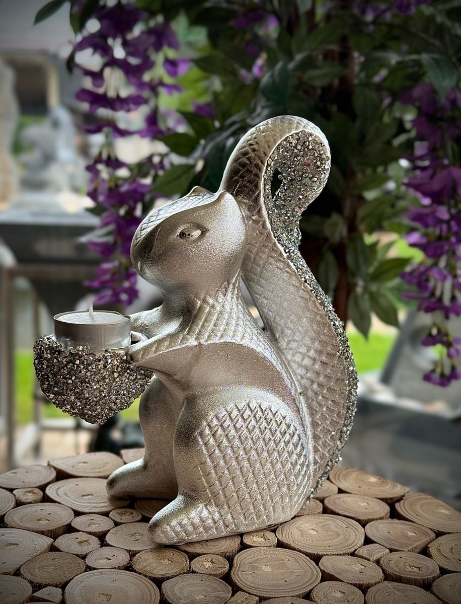 Eekhoorn kandelaar zilver glitter 22 cm hoog - zilver - glitter - interieur - decoratie - voor binnen - geschenk - cadeau - theelichthouder - Valentijn - Verjaardag - Kerst - Nieuwjaar