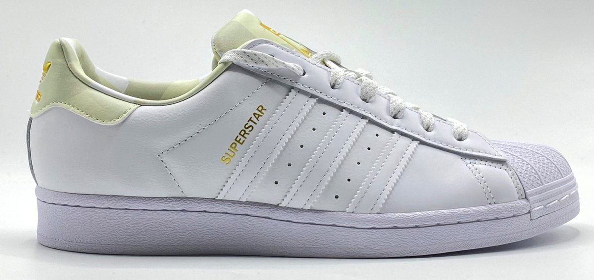 Adidas Superstar 'White-Gold' - Maat 42 2/3 | bol.com
