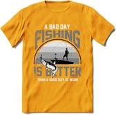 A Bad Day Fishing - Vissen T-Shirt | Grijs | Grappig Verjaardag Vis Hobby Cadeau Shirt | Dames - Heren - Unisex | Tshirt Hengelsport Kleding Kado - Geel - XL