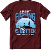 A Bad Day Fishing - Vissen T-Shirt | Blauw | Grappig Verjaardag Vis Hobby Cadeau Shirt | Dames - Heren - Unisex | Tshirt Hengelsport Kleding Kado - Burgundy - S