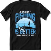 A Bad Day Fishing - Vissen T-Shirt | Blauw | Grappig Verjaardag Vis Hobby Cadeau Shirt | Dames - Heren - Unisex | Tshirt Hengelsport Kleding Kado - Zwart - XXL