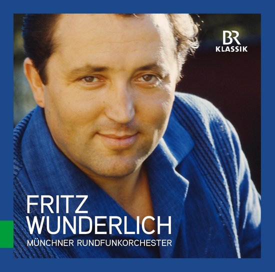 Close-up van Fritz Wunderlich in een blauw shirt, met de BR Klassik-logo's.