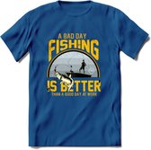 A Bad Day Fishing - Vissen T-Shirt | Geel | Grappig Verjaardag Vis Hobby Cadeau Shirt | Dames - Heren - Unisex | Tshirt Hengelsport Kleding Kado - Donker Blauw - XL
