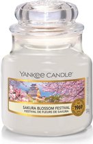 Yankee Candle Geurkaars Small Sakura Blossom Festival - 9 cm / ø 6 cm
