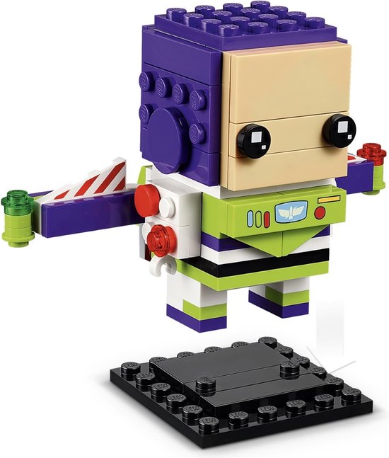 Een Lego Brickheadz-figuur van Buzz Lightyear in paarse, witte, groene en beige kleuren, met een standaard.