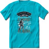 A bad Day Fishing - Vissen T-Shirt | Grijs | Grappig Verjaardag Vis Hobby Cadeau Shirt | Dames - Heren - Unisex | Tshirt Hengelsport Kleding Kado - Blauw - XXL