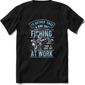 A bad Day Fishing - Vissen T-Shirt | Blauw | Grappig Verjaardag Vis Hobby Cadeau Shirt | Dames - Heren - Unisex | Tshirt Hengelsport Kleding Kado - Zwart - L