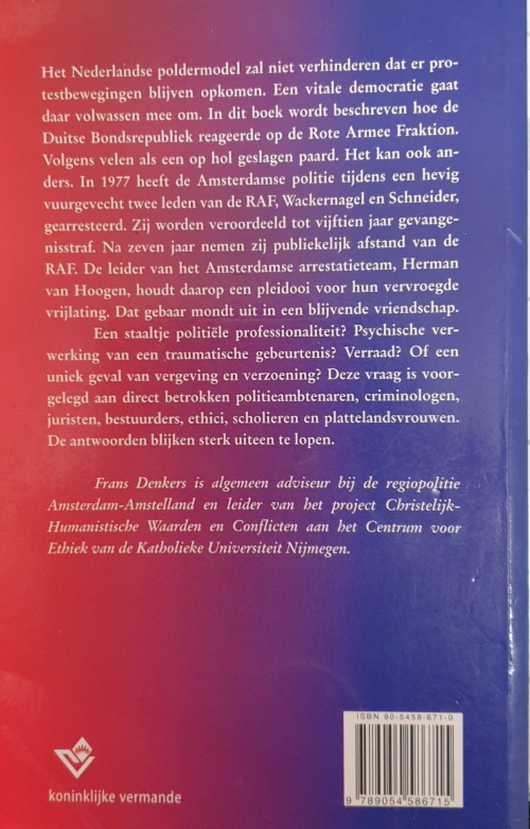 Achterkant boek. Tekst over de Nederlandse poldermodel en de Rote Armee Fraktion. Rechtsonder een ISBN-barcode.