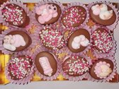 12 stuks handgemaakte geboorte-babyshower praline bonbons met roze muisjes en suiker figuurtjes
