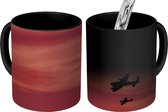 Magische Mok - Foto op Warmte Mokken - Koffiemok - Drie spitfire vliegtuigen bij een rode hemel - Magic Mok - Beker - 350 ML - Theemok