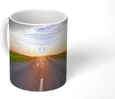 Mok - Zonsopkomst boven de weg - 350 ML - Beker