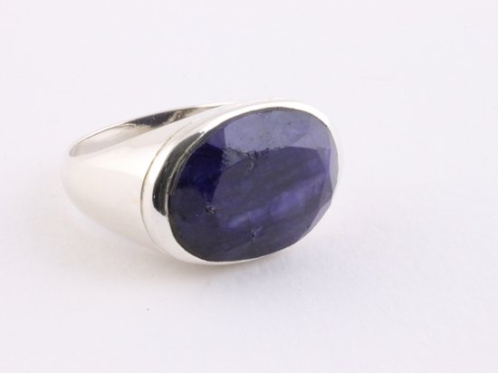 Zilveren ring met blauwe saffier - maat 18.5