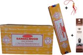 Doos met 12 pakjes à 15 gram - Wierook - Wierookstokjes - Incense sticks - Sandalwood - Sandelhout + 5 Mini Wierookstokjes + Gelukspoppetje