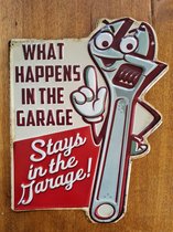 Metalen wandbord "What happens in the Garage" 42x33cm
