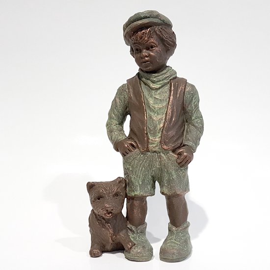 Geert Kunen / Skulptuur / beeld / Jongen met hond - bruin / groen - 15 x 11 x 34 cm hoog.