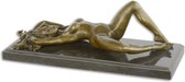 Een Erotisch Bronzen Beeld Liggend Vrouwelijk Naakt 29x10x9 cm