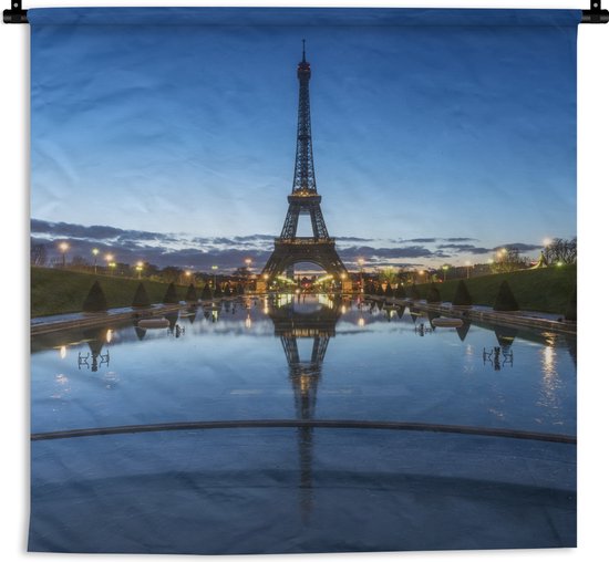 Wandkleed - Wanddoek - De Eiffeltoren in de avond met een erg heldere lucht in Parijs - 120x120 cm - Wandtapijt