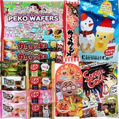 Snoep & Snack Cadeaupakket - DAGASHI Japan Sweet Candy 20-delig - Anime Wafel met Anime Kaart - Japanse KitKat Chocolade - Zoete Geschenkset - Verjaardag Geschenk