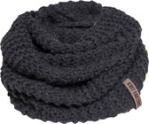 Knit Factory Alex Gebreide Colsjaal - Ronde Sjaal - Grof gebreid - Warme Wintersjaal - Nekwarmer - Wollen Sjaal - Donkergrijs colsjaal - Dames sjaal - Heren sjaal - Unisex - Antraciet - One Size