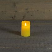 1x Gele LED kaarsen / stompkaarsen 12,5 cm - Luxe kaarsen op batterijen met bewegende vlam