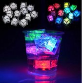 Verschillende kleuren veranderende ijsblokjesvormige LED-lamp. Perfect voor nachtfeesten, huwelijksfeesten, geplaatst in de beker, voor kleurrijke visuele effecten.