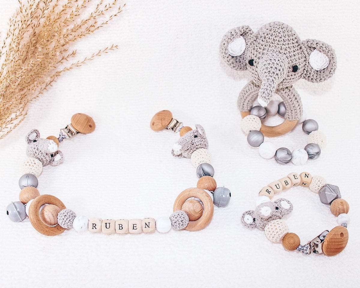 Goedkoopste Giftset - Kraamcadeau - Wagenspanner - Speenkoord - Rammelaar - Olifant - Grijs