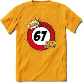 67 Jaar Hoera Verkeersbord T-Shirt | Grappig Verjaardag Cadeau | Dames - Heren | - Geel - S