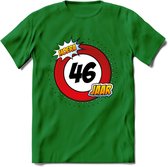 46 Jaar Hoera Verkeersbord T-Shirt | Grappig Verjaardag Cadeau | Dames - Heren | - Donker Groen - 3XL