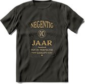 90 Jaar Legendarisch Gerijpt T-Shirt | Grijs - Ivoor | Grappig Verjaardag Cadeau | Dames - Heren | - Donker Grijs - L