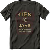 10 Jaar Legendarisch Gerijpt T-Shirt | Bordeauxrood - Ivoor | Grappig Verjaardag Cadeau | Dames - Heren | - Donker Grijs - S