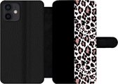 Bookcase Geschikt voor iPhone 12 telefoonhoesje - Dierenprint - Panter - Roze - Met vakjes - Wallet case met magneetsluiting