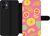 Bookcase Geschikt voor iPhone 12 telefoonhoesje - Fruit - Patronen - Roze - Met vakjes - Wallet case met magneetsluiting