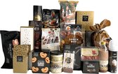 Kerstpakket Fudge  - kerstpakket - cadeaupakket - borrelpakket - cadeau voor man - cadeau voor vrouw – geschenk – snoep – koffie – thee – eten – kerstgeschenk – kerst 2021 – chocolade – gift