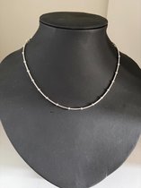 Collier met balletjes