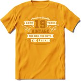 19 Jaar Legend T-Shirt | Goud - Wit | Grappig Verjaardag en Feest Cadeau Shirt | Dames - Heren - Unisex | Tshirt Kleding Kado | - Geel - S