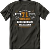 71 Jaar Legend T-Shirt | Goud - Wit | Grappig Verjaardag en Feest Cadeau Shirt | Dames - Heren - Unisex | Tshirt Kleding Kado | - Donker Grijs - L