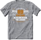 89 Jaar Legend T-Shirt | Goud - Wit | Grappig Verjaardag en Feest Cadeau Shirt | Dames - Heren - Unisex | Tshirt Kleding Kado | - Donker Grijs - Gemaleerd - 3XL