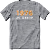 1976 Limited Edition T-Shirt | Goud - Zilver | Grappig Verjaardag en Feest Cadeau Shirt | Dames - Heren - Unisex | Tshirt Kleding Kado | - Donker Grijs - Gemaleerd - M