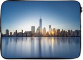 Laptophoes 14 inch 36x26 cm - New York - Macbook & Laptop sleeve Skyline New York vanaf het water - Laptop hoes met foto
