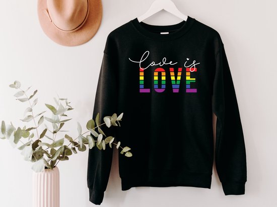 Lykke LGBTQ Unisex Love is Love Sweatshirt| Lgbt Pride Rainbow | Natuurlijke Kleurstof|Handgemaakt| Zwart Katoen| Maat L