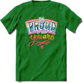 Be Proud Of Who You Are | Pride T-Shirt | Grappig LHBTIQ+ / LGBTQ / Gay / Homo / Lesbi Cadeau Shirt | Dames - Heren - Unisex | Tshirt Kleding Kado | - Donker Groen - S