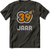 39 Jaar Feest T-Shirt | Goud - Zilver | Grappig Verjaardag Cadeau Shirt | Dames - Heren - Unisex | Tshirt Kleding Kado | - Donker Grijs - M