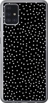 Geschikt voor Samsung Galaxy A52 5G hoesje - Stippen - Zwart - Wit - Siliconen Telefoonhoesje