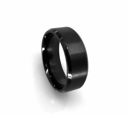 Titanium – RVS - Zwart – ring - maat 21 gepolijst met mat uitvoering.