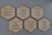 WoodR | Onderzetters liefde | hout | zeshoek/hexagon  | 6 stuks | Valentijn | cadeau