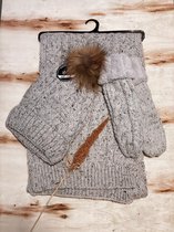 Winter set - 3 stuks - Handschoenen - Sjaal - Beanie - muts -  Dames - Verwarmde - Lichtgrijs