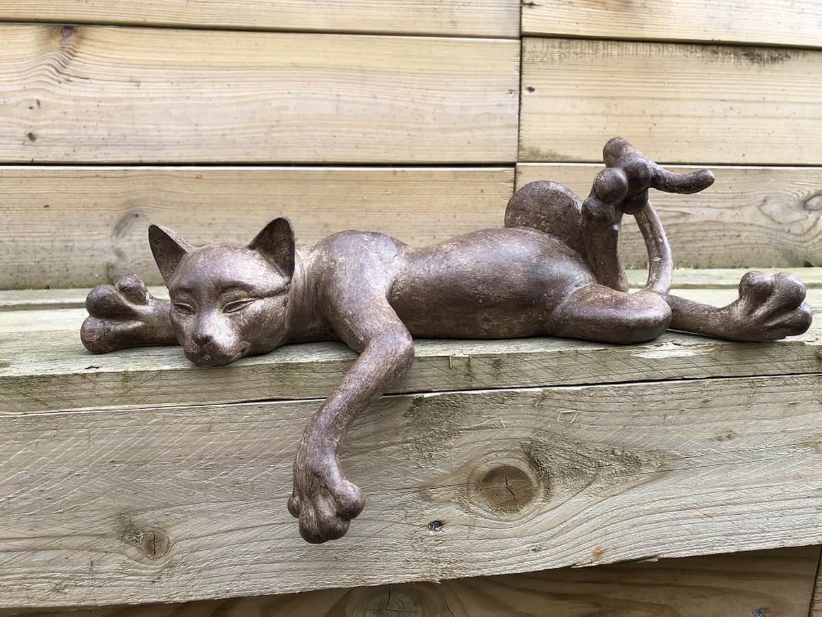 Sculpture de Chats , Polystein, couché.